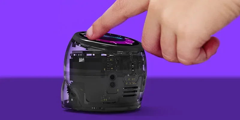 Vinger bedient het ronde touchscreen van Ari